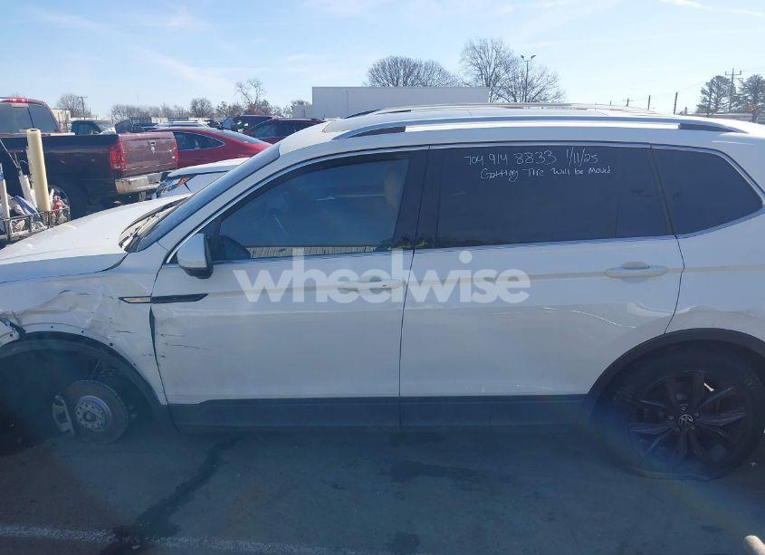 Photo 15 of 2024 Volkswagen Tiguan (VIN 3VVNB7AX2RM088873)