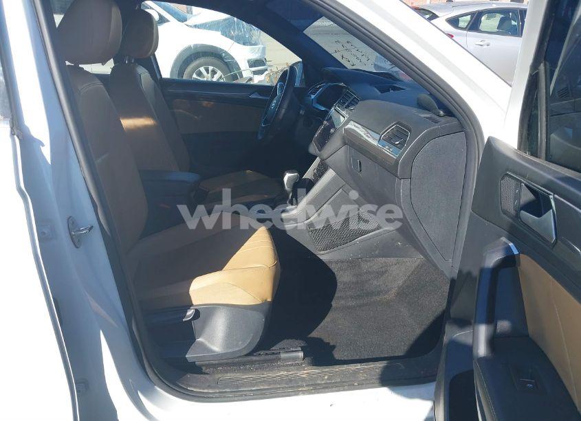 Photo 5 of 2024 Volkswagen Tiguan (VIN 3VVNB7AX2RM088873)