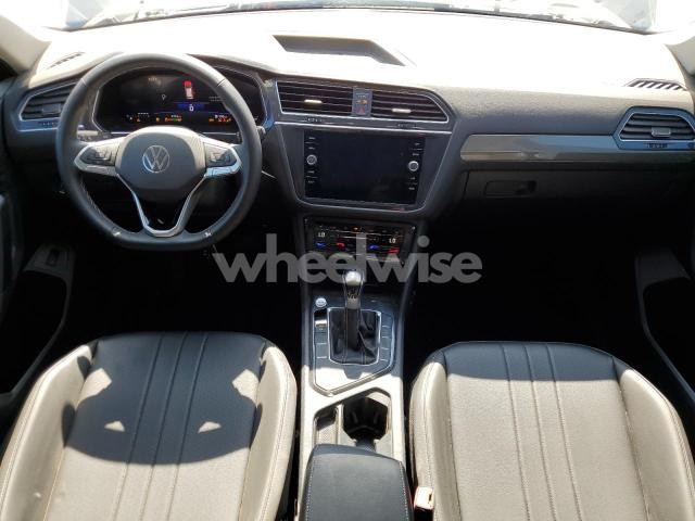 Photo 2 of 2024 VOLKSWAGEN TIGUAN SE (VIN 3VVNB7AX3RM148188)