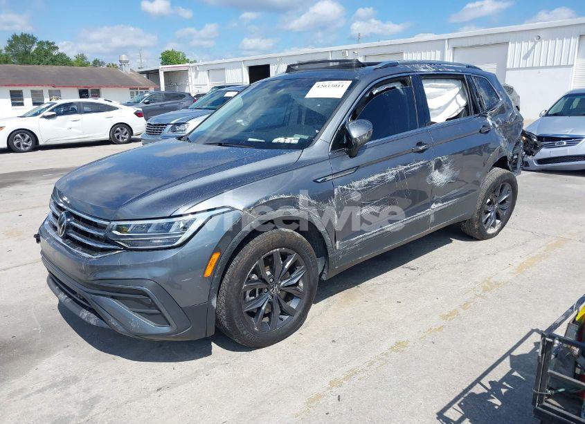 Photo 2 of 2023 Volkswagen Tiguan 2.0T SE (VIN 3VVNB7AX5PM064693)