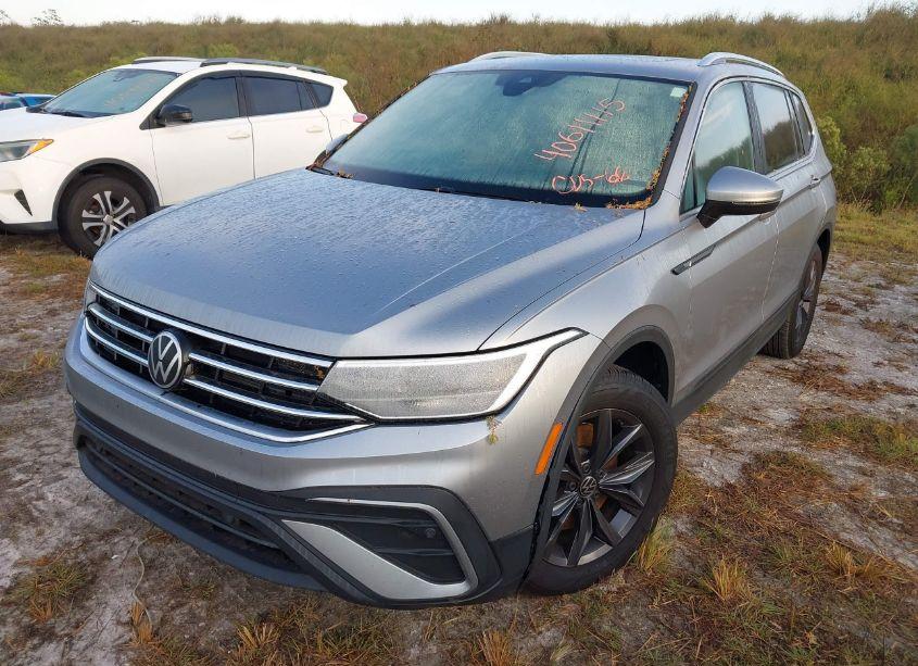 Photo 2 of 2023 Volkswagen Tiguan 2.0T SE (VIN 3VVNB7AX5PM075550)