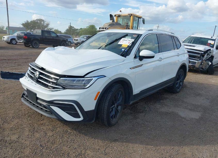 Photo 2 of 2024 Volkswagen Tiguan 2.0T SE/WOLFSBURG EDITION (VIN 3VVNB7AX5RM127388)