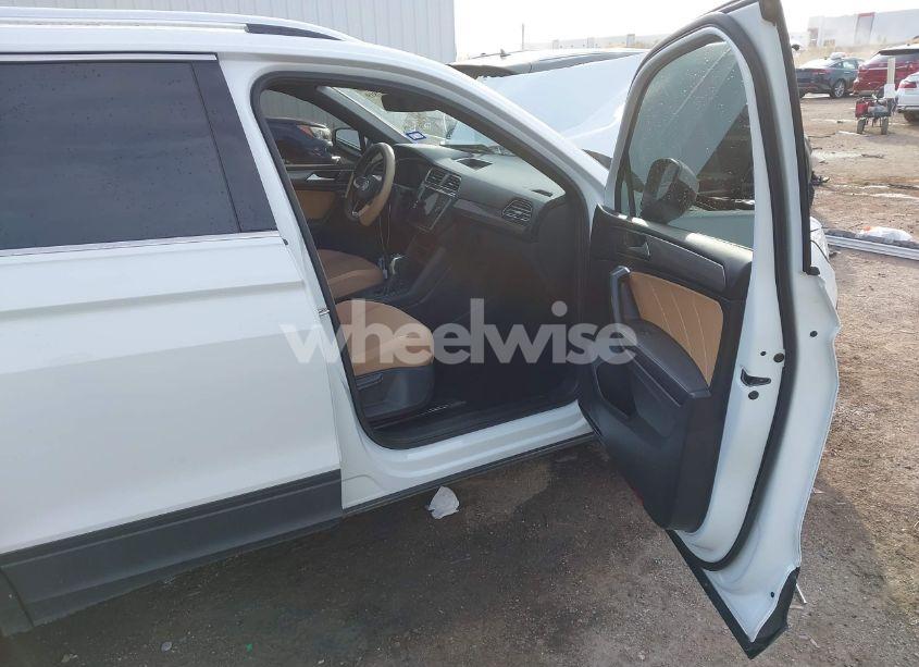 Photo 5 of 2024 Volkswagen Tiguan 2.0T SE/WOLFSBURG EDITION (VIN 3VVNB7AX6RM003078)