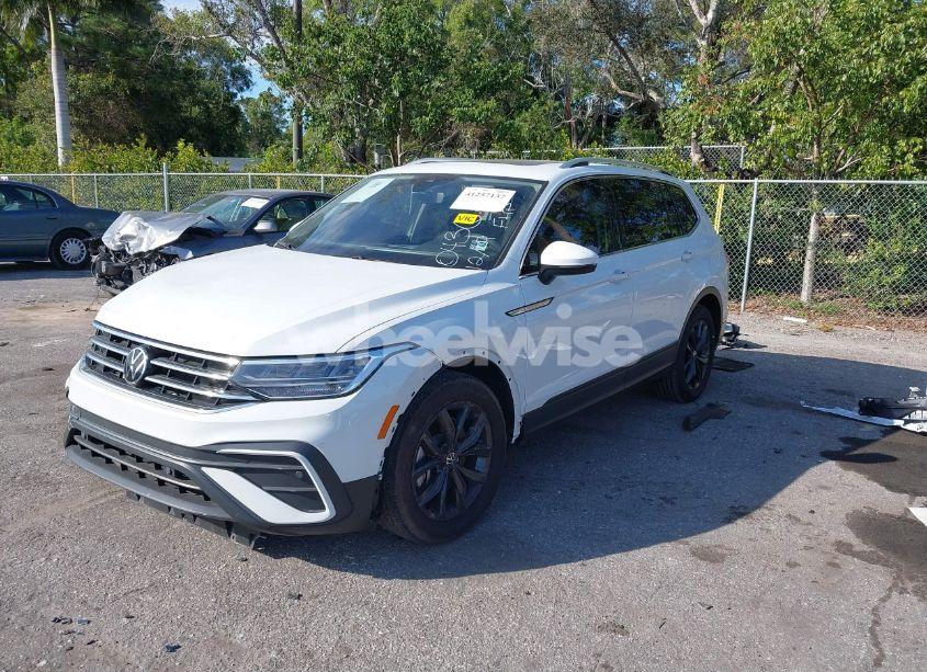 Photo 2 of 2024 Volkswagen Tiguan 2.0T SE/WOLFSBURG EDITION (VIN 3VVNB7AX6RM080436)