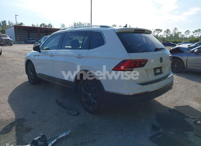 Photo 3 of 2024 Volkswagen Tiguan 2.0T SE/WOLFSBURG EDITION (VIN 3VVNB7AX6RM080436)