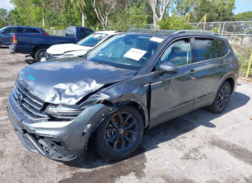 Photo 2 of 2024 Volkswagen Tiguan 2.0T SE/WOLFSBURG EDITION (VIN 3VVNB7AX6RM200588)