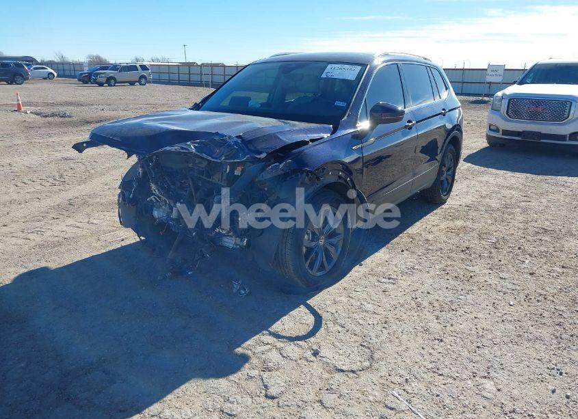 Photo 2 of 2023 Volkswagen Tiguan 2.0T SE (VIN 3VVNB7AX7PM066428)