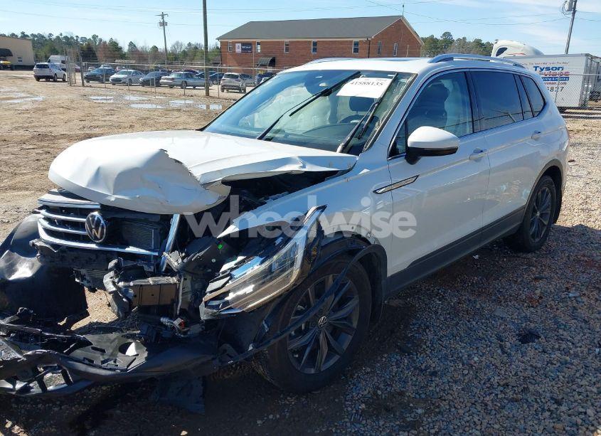 Photo 2 of 2023 Volkswagen Tiguan 2.0T SE (VIN 3VVNB7AX8PM028383)