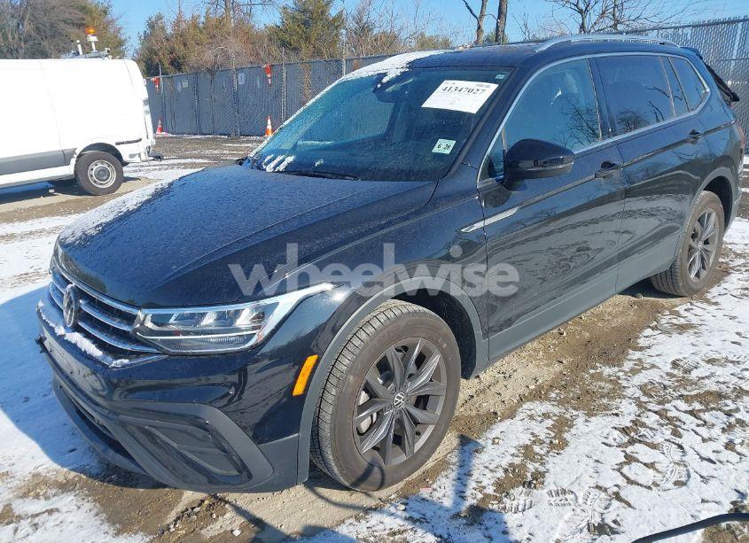 Photo 2 of 2023 Volkswagen Tiguan 2.0T SE (VIN 3VVNB7AX8PM093850)