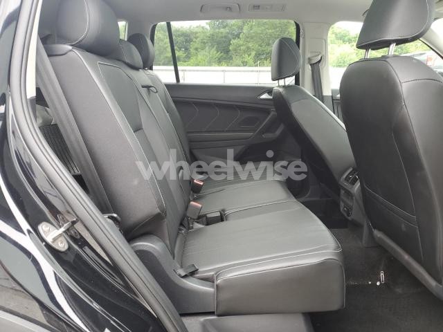 Photo 2 of 2024 VOLKSWAGEN TIGUAN SE (VIN 3VVNB7AX8RM032615)