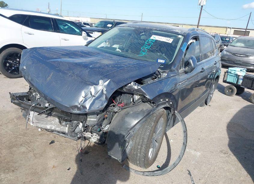 Photo 2 of 2023 Volkswagen Tiguan 2.0T SE (VIN 3VVNB7AX9PM073400)