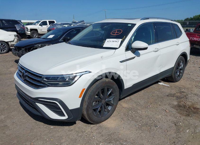 Photo 2 of 2023 Volkswagen Tiguan 2.0T SE (VIN 3VVNB7AX9PM121316)