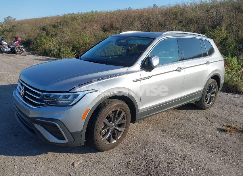 Photo 2 of 2023 Volkswagen Tiguan 2.0T SE (VIN 3VVNB7AXXPM079707)