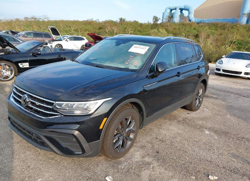 Photo 2 of 2023 Volkswagen Tiguan 2.0T SE (VIN 3VVNB7AXXPM118103)