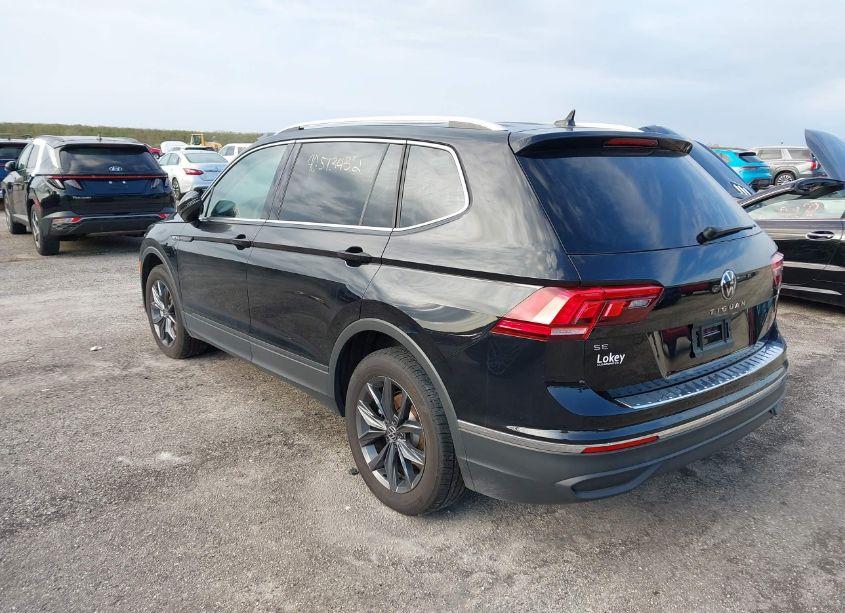 Photo 3 of 2023 Volkswagen Tiguan 2.0T SE (VIN 3VVNB7AXXPM118103)