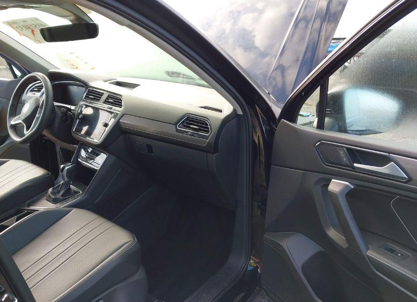Photo 5 of 2023 Volkswagen Tiguan 2.0T SE (VIN 3VVNB7AXXPM118103)