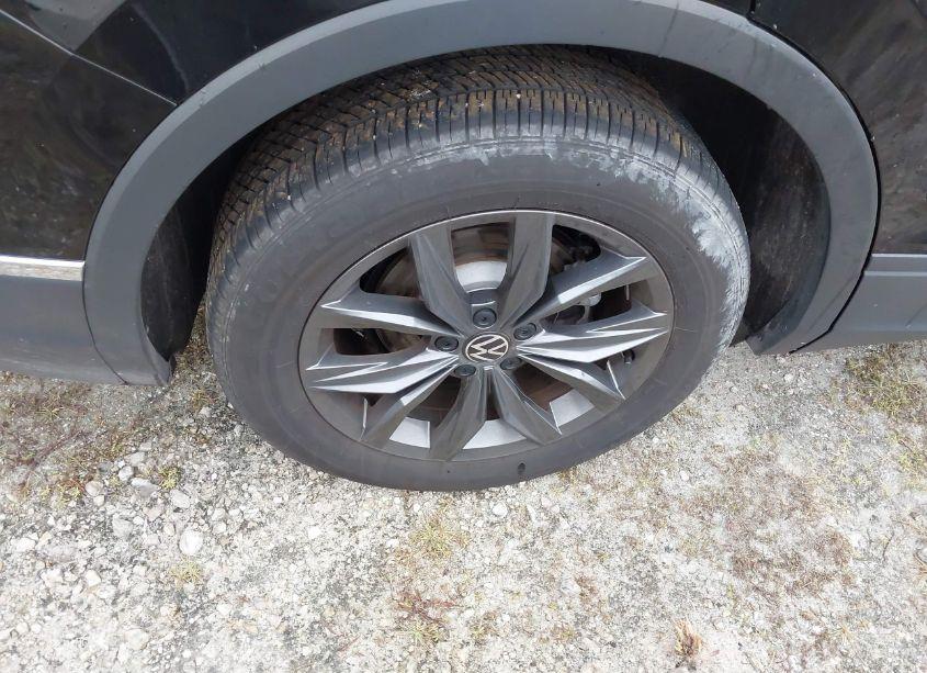 Photo 6 of 2023 Volkswagen Tiguan 2.0T SE (VIN 3VVNB7AXXPM118103)