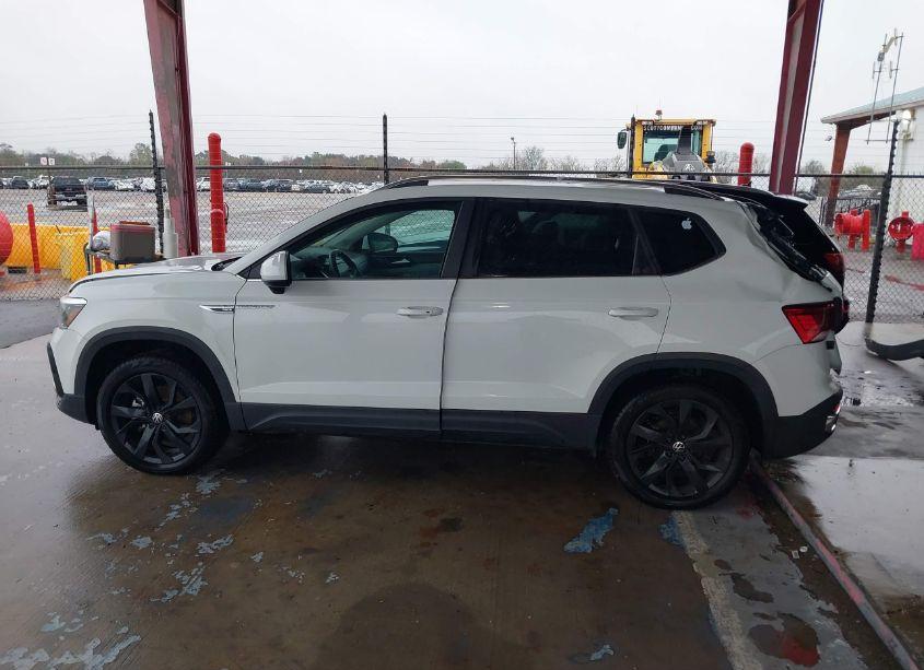 Photo 14 of 2023 Volkswagen Taos 1.5T SE (VIN 3VVNX7B22PM315903)
