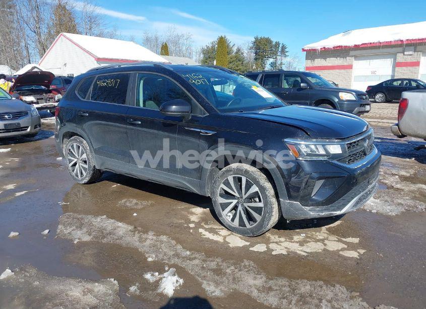 2023 Volkswagen Taos 1.5T SE (VIN 3VVNX7B25PM302546) main photo