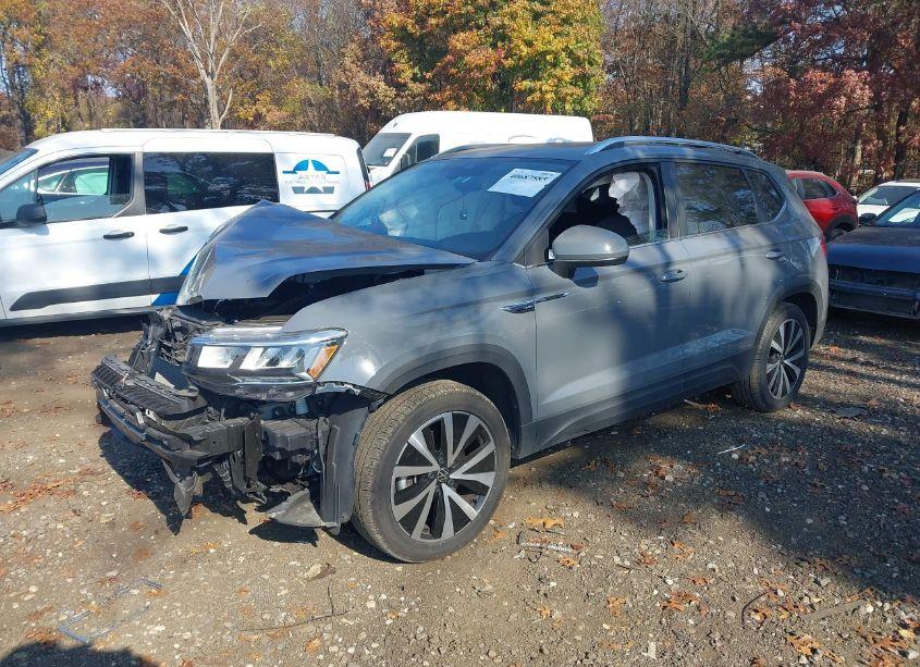 Photo 2 of 2023 Volkswagen Taos 1.5T SE (VIN 3VVNX7B27PM314665)