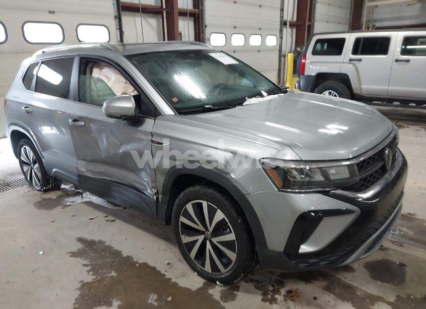 2023 Volkswagen Taos 1.5T SE (VIN 3VVNX7B28PM316991) main photo