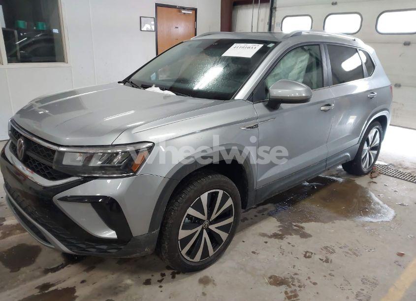 Photo 2 of 2023 Volkswagen Taos 1.5T SE (VIN 3VVNX7B28PM316991)