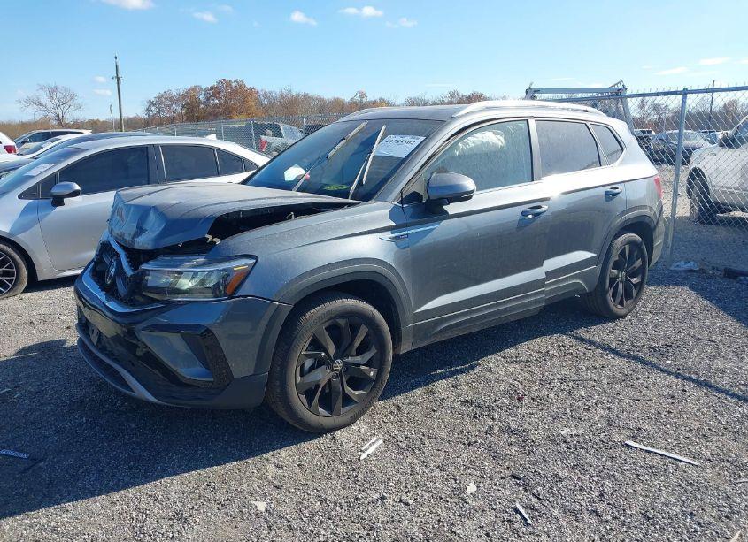 Photo 2 of 2023 Volkswagen Taos 1.5T SE (VIN 3VVNX7B29PM304994)