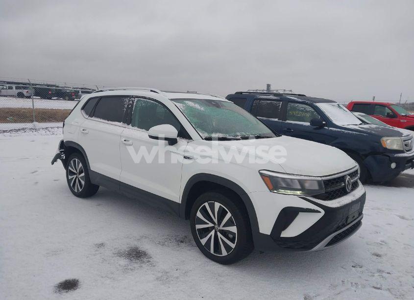2022 Volkswagen Taos 1.5T SE (VIN 3VVPX7B21NM055175) main photo