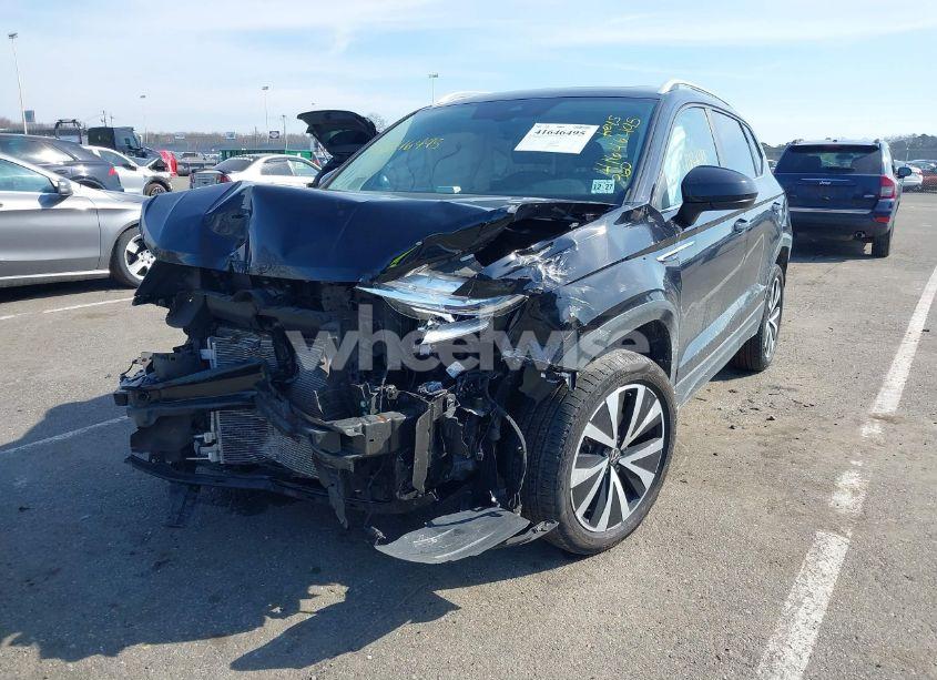 Photo 2 of 2022 Volkswagen Taos 1.5T SE (VIN 3VVPX7B21NM098558)