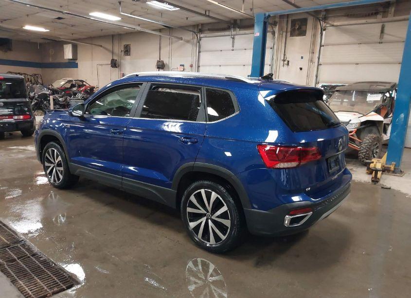 Photo 3 of 2022 Volkswagen Taos 1.5T SE (VIN 3VVPX7B23NM032285)