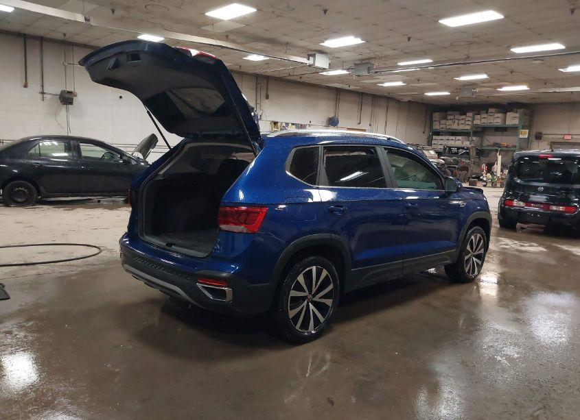 Photo 4 of 2022 Volkswagen Taos 1.5T SE (VIN 3VVPX7B23NM032285)