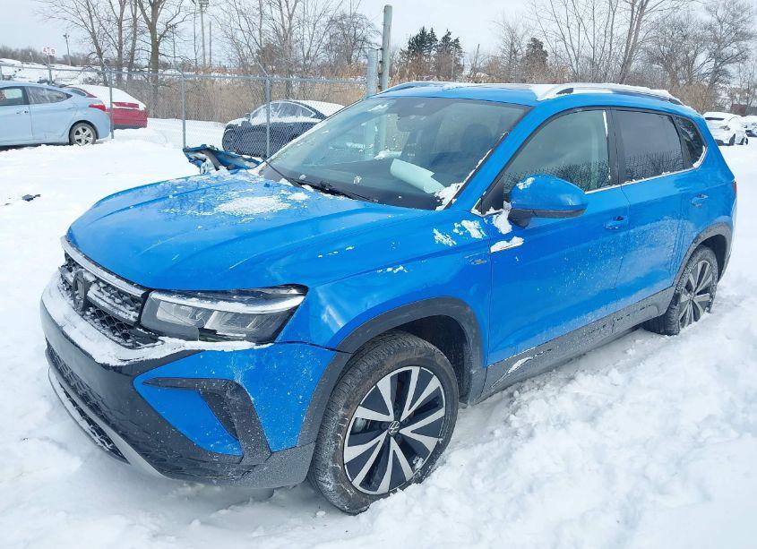 Photo 2 of 2022 Volkswagen Taos 1.5T SE (VIN 3VVPX7B25NM017531)