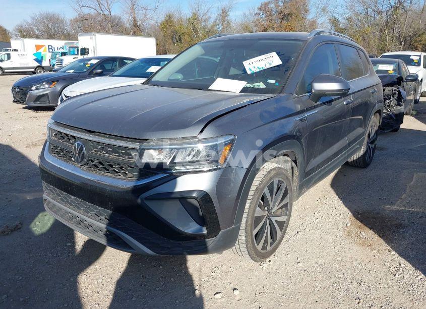 Photo 2 of 2022 Volkswagen Taos 1.5T SE (VIN 3VVRX7B20NM093389)