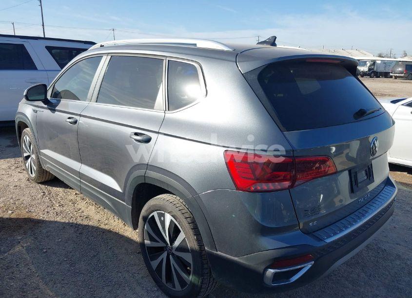 Photo 3 of 2022 Volkswagen Taos 1.5T SE (VIN 3VVRX7B20NM093389)