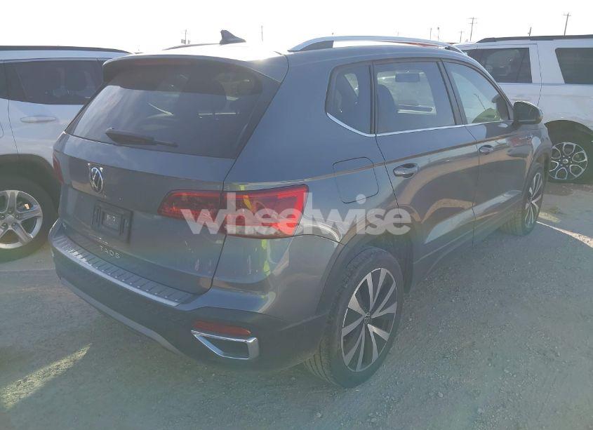 Photo 4 of 2022 Volkswagen Taos 1.5T SE (VIN 3VVRX7B20NM093389)