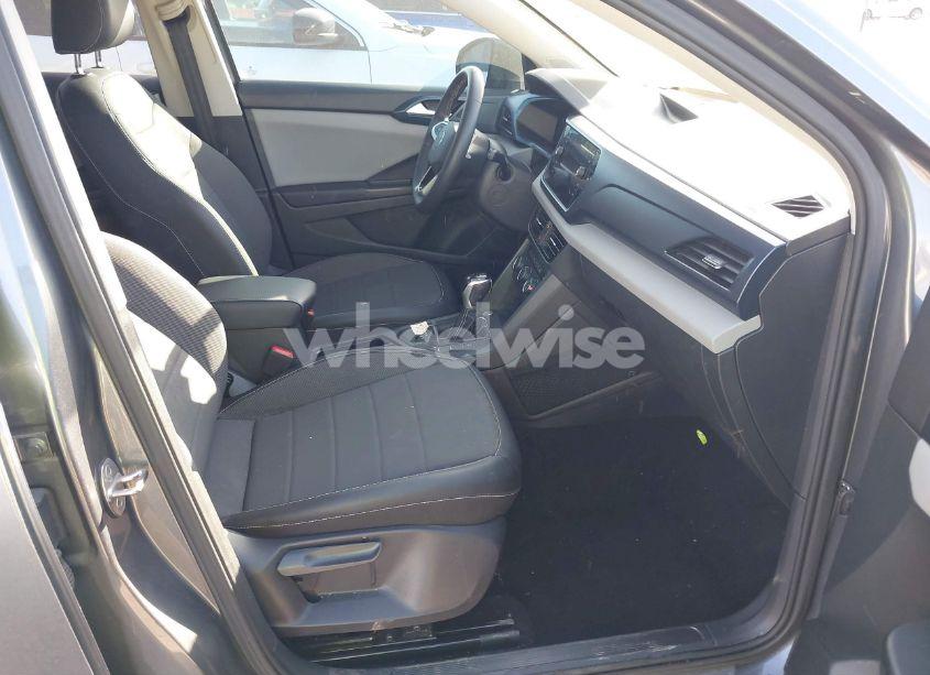 Photo 5 of 2022 Volkswagen Taos 1.5T SE (VIN 3VVRX7B20NM093389)
