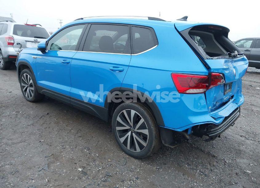 Photo 3 of 2022 Volkswagen Taos 1.5T SE (VIN 3VVRX7B21NM010150)