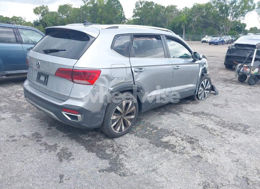 Photo 4 of 2022 Volkswagen Taos 1.5T SE (VIN 3VVRX7B22NM027815)