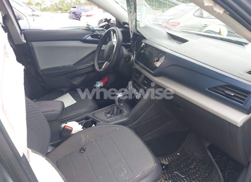 Photo 5 of 2022 Volkswagen Taos 1.5T SE (VIN 3VVRX7B22NM027815)