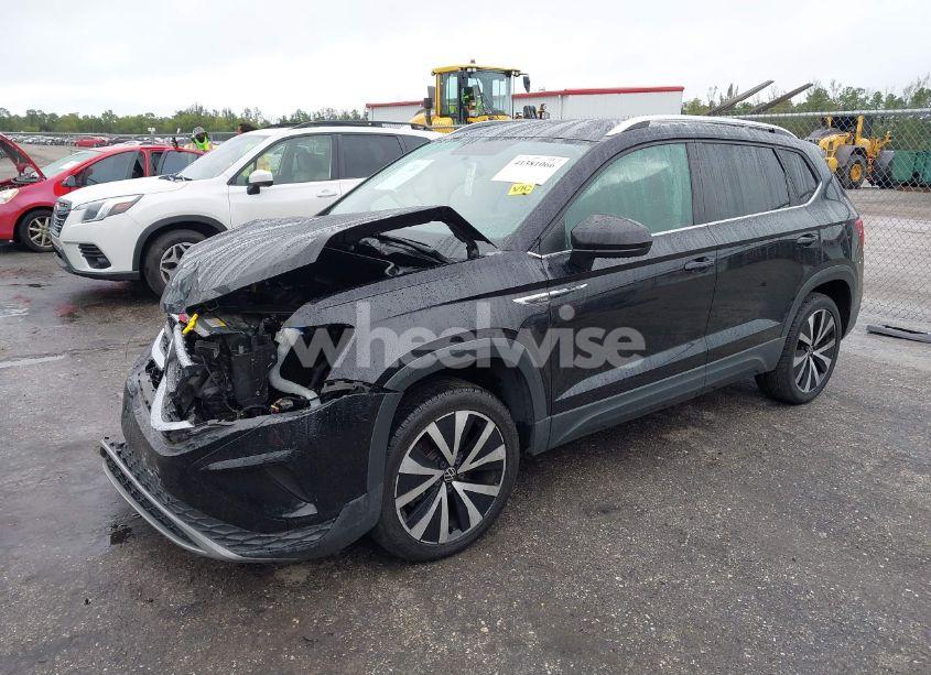 Photo 2 of 2022 Volkswagen Taos 1.5T SE (VIN 3VVRX7B22NM059986)