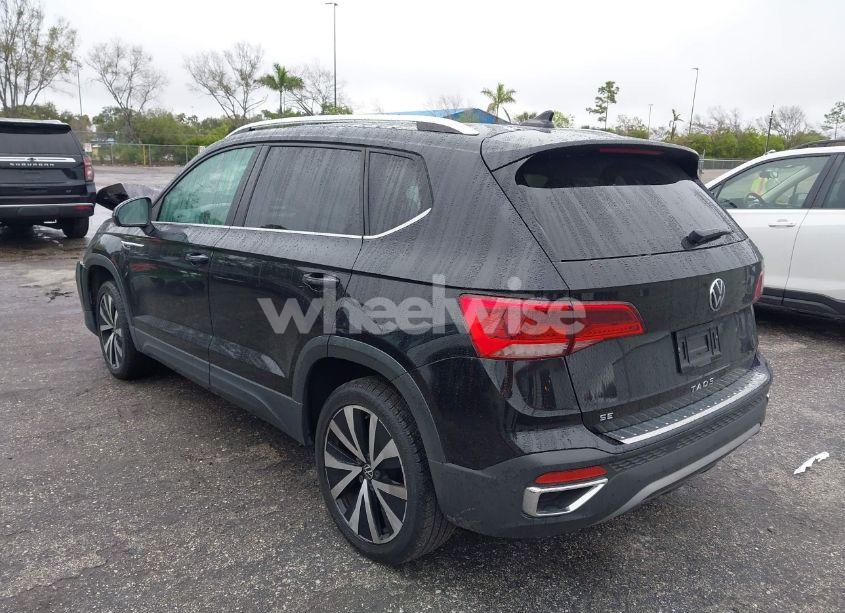 Photo 3 of 2022 Volkswagen Taos 1.5T SE (VIN 3VVRX7B22NM059986)