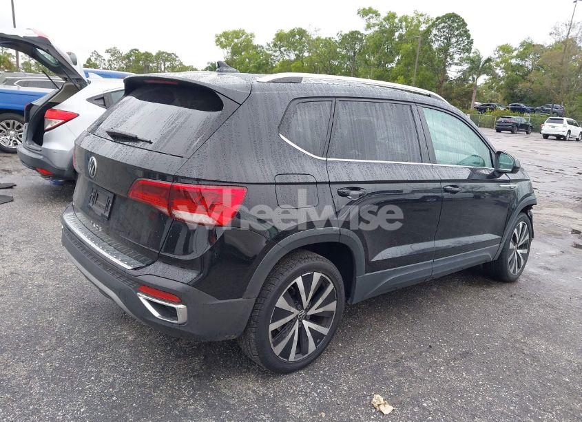 Photo 4 of 2022 Volkswagen Taos 1.5T SE (VIN 3VVRX7B22NM059986)