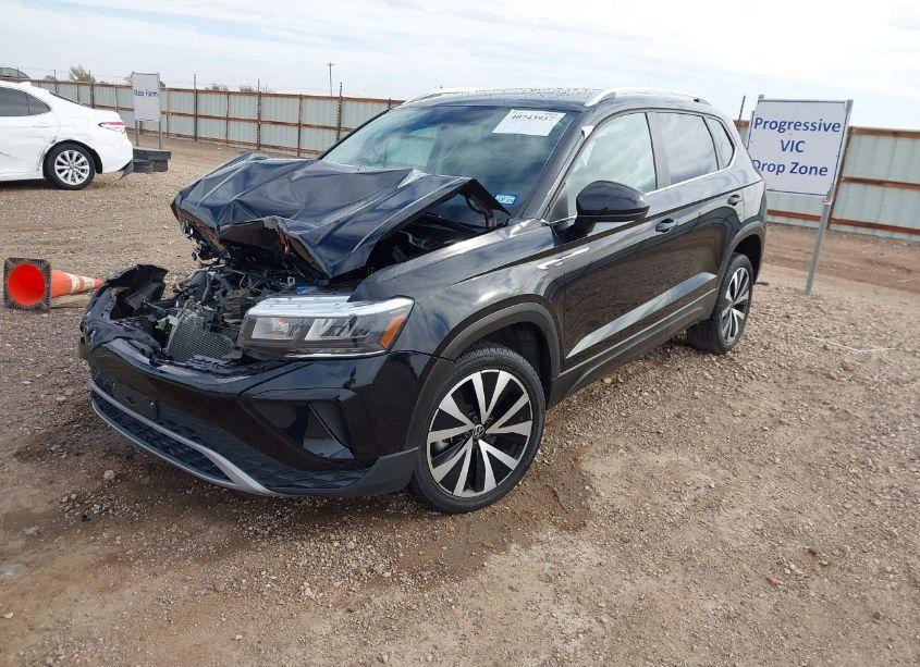 Photo 2 of 2022 Volkswagen Taos 1.5T SE (VIN 3VVRX7B22NM087416)