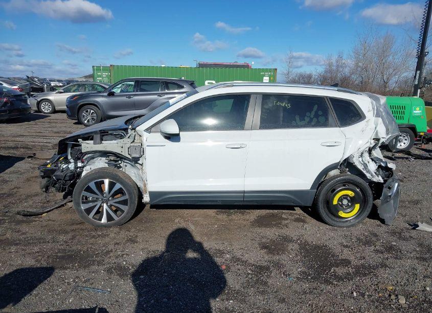 Photo 15 of 2022 Volkswagen Taos 1.5T SE (VIN 3VVRX7B23NM061858)