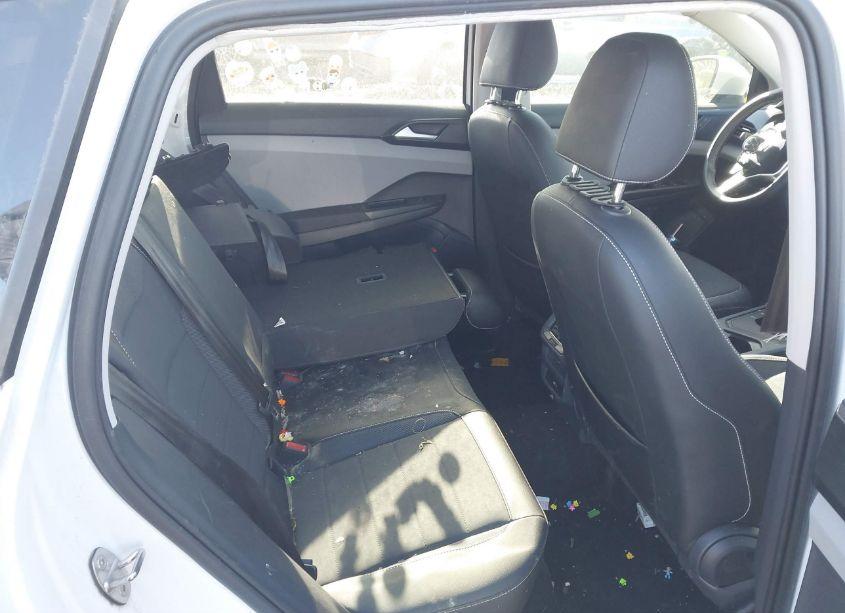 Photo 8 of 2022 Volkswagen Taos 1.5T SE (VIN 3VVRX7B23NM061858)