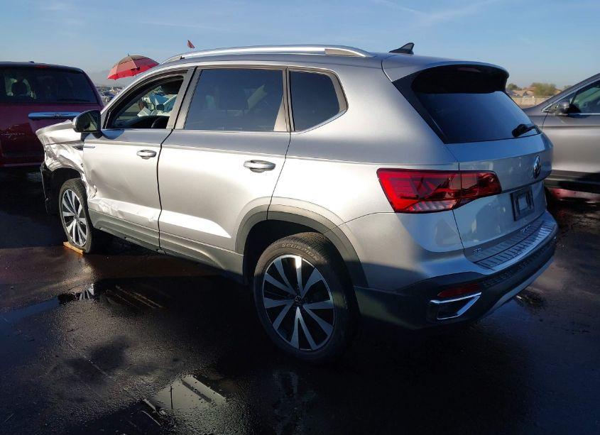 Photo 3 of 2022 Volkswagen Taos 1.5T SE (VIN 3VVRX7B25NM062655)