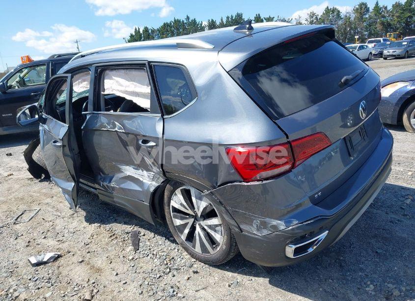 Photo 3 of 2022 Volkswagen Taos 1.5T SE (VIN 3VVRX7B26NM012802)