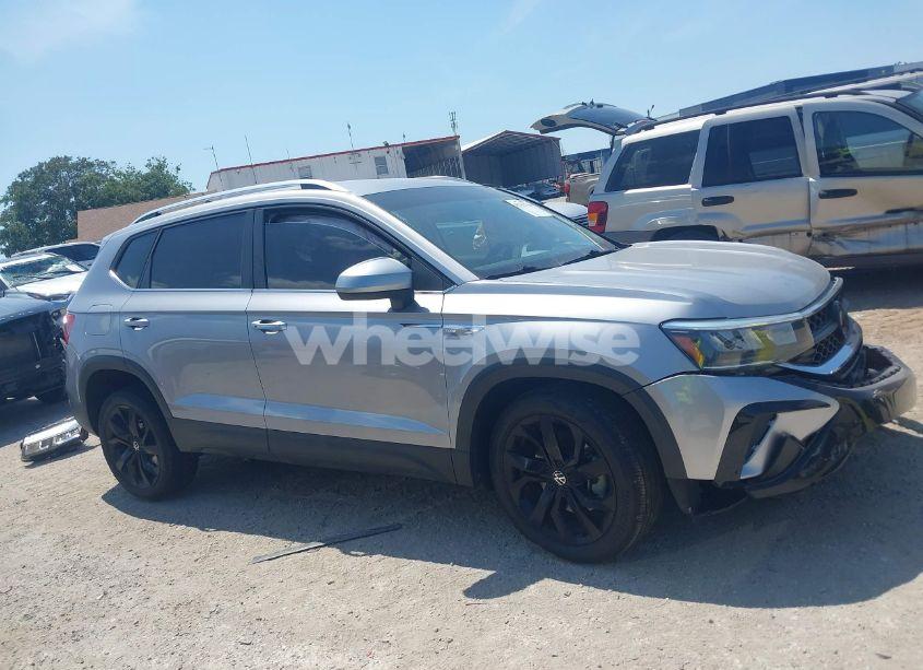 Photo 14 of 2022 Volkswagen Taos 1.5T SE (VIN 3VVRX7B29NM092290)