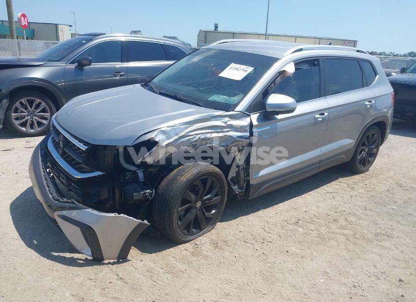 Photo 2 of 2022 Volkswagen Taos 1.5T SE (VIN 3VVRX7B29NM092290)