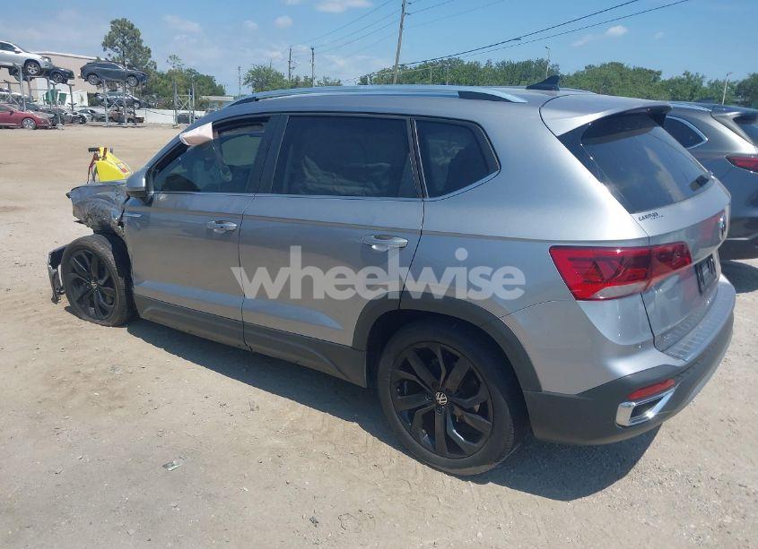 Photo 3 of 2022 Volkswagen Taos 1.5T SE (VIN 3VVRX7B29NM092290)